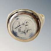 A gold Masonic ring (shank broken)