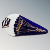 A Cuban airborne jump badge, brass, screwback type, hot-enamelled, circa 1980's, boxed, obsolete.
