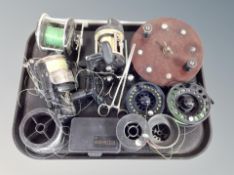 A tray of fishing reels including Penn,