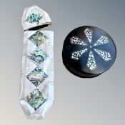 A Victorian mother of pearl spectacles case, length 15cm,