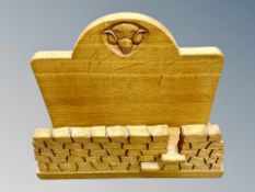 Ramman : A Terry Harrington English oak letter rack, width 26 cm, height 19 cm.