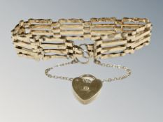 A 9ct yellow gold gate bracelet, 8.9g.