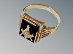 A 9ct gold Masonic ring, 5.