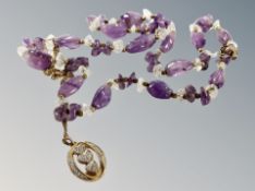 A pendant chain necklace