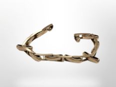 A 9ct yellow gold watch strap with sprung links, length 14 cm. CONDITION REPORT: 5.