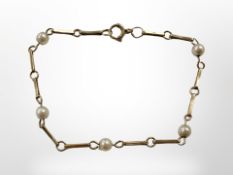 A 9ct yellow gold bracelet set with pearls, length 19 cm. CONDITION REPORT: 3g gross.