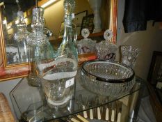 A mixed lot of glass ware.