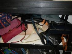 A mixed lot of ladies bags.