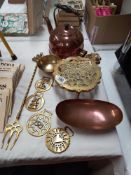 A vintage electric copper kettle including brassware, trivet & horse brasses COLLECT ONLY