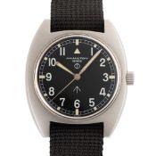 A GENTLEMAN'S STAINLESS STEEL BRITISH MILITARY HAMILTON WRIST WATCH DATED 1974, ISSUED TO THE RAF