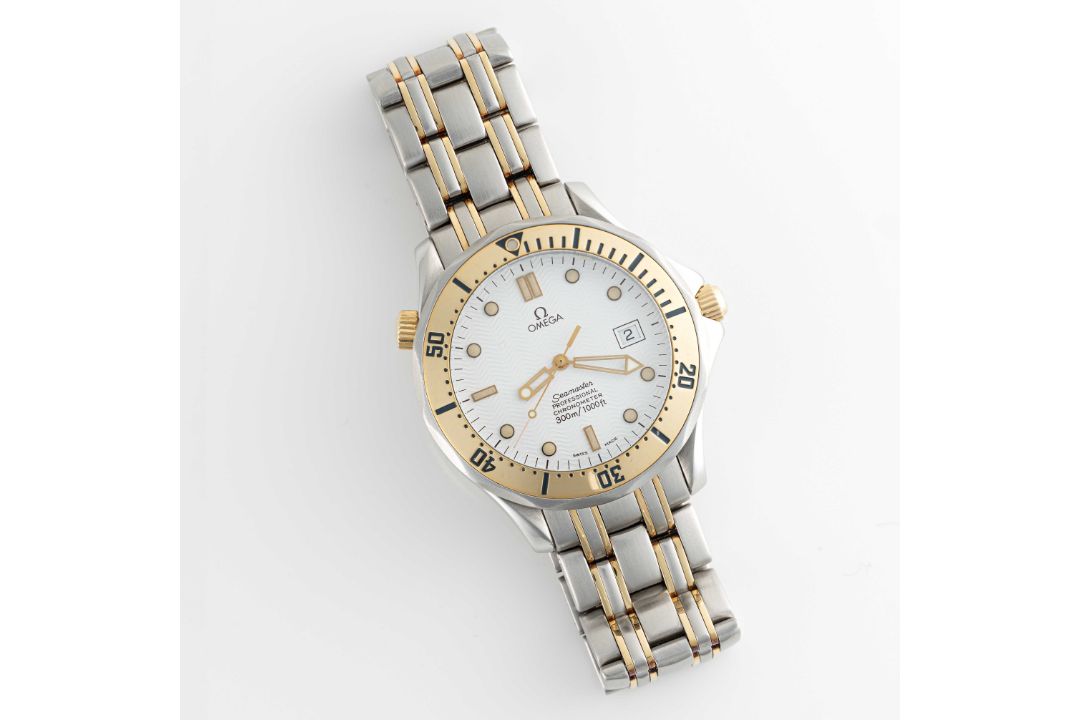A GENTLEMAN'S LARGE SIZE STEEL & GOLD OMEGA SEAMASTER PROFESSIONAL 300M AUTOMATIC BRACELET WATCH - Image 4 of 6
