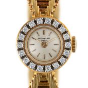A FINE LADIES 18K SOLID GOLD & DIAMOND PATEK PHILIPPE BRACELET WATCH CIRCA 1960s, REF. 3267