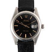 A GENTLEMAN'S SIZE STAINLESS STEEL ROLEX OYSTERDATE WRIST WATCH DATED 1981, REF. 6694 WITH BLACK