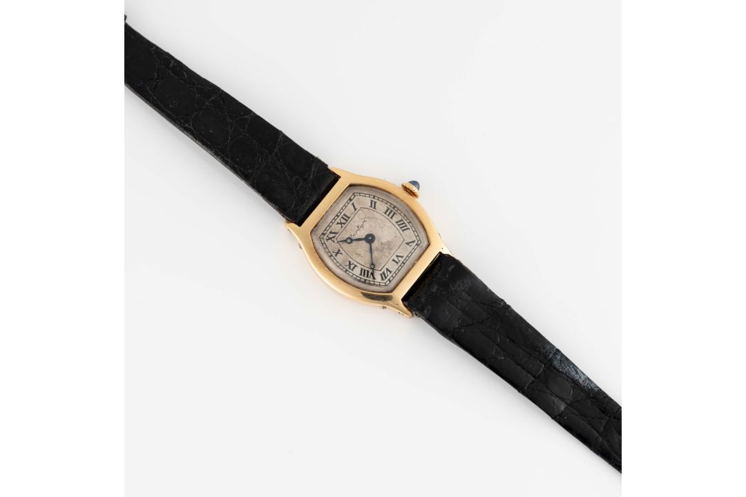 A RARE GENTLEMAN'S SIZE 18K SOLID GOLD CARTIER TORTUE WRIST WATCH CIRCA 1930s Movement: 18J, - Image 4 of 8