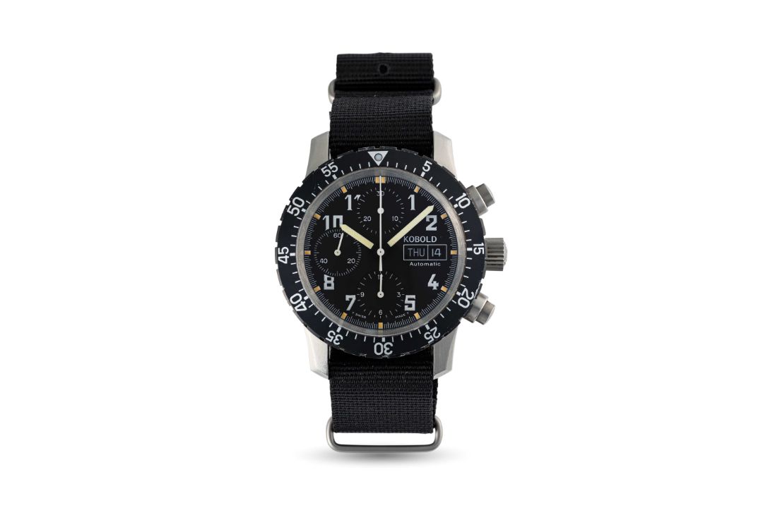 A GENTLEMAN'S SIZE STAINLESS STEEL KOBOLD AUTOMATIC DAY DATE CHRONOGRAPH WRIST WATCH CIRCA 1990s, - Image 2 of 2