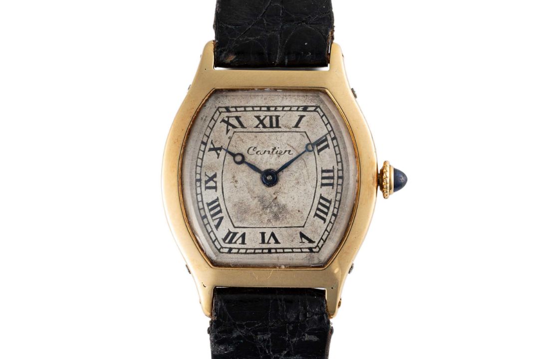 A RARE GENTLEMAN'S SIZE 18K SOLID GOLD CARTIER TORTUE WRIST WATCH CIRCA 1930s Movement: 18J, - Image 1 of 8