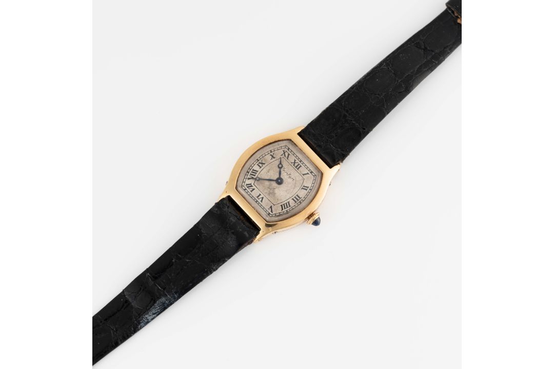 A RARE GENTLEMAN'S SIZE 18K SOLID GOLD CARTIER TORTUE WRIST WATCH CIRCA 1930s Movement: 18J, - Image 3 of 8