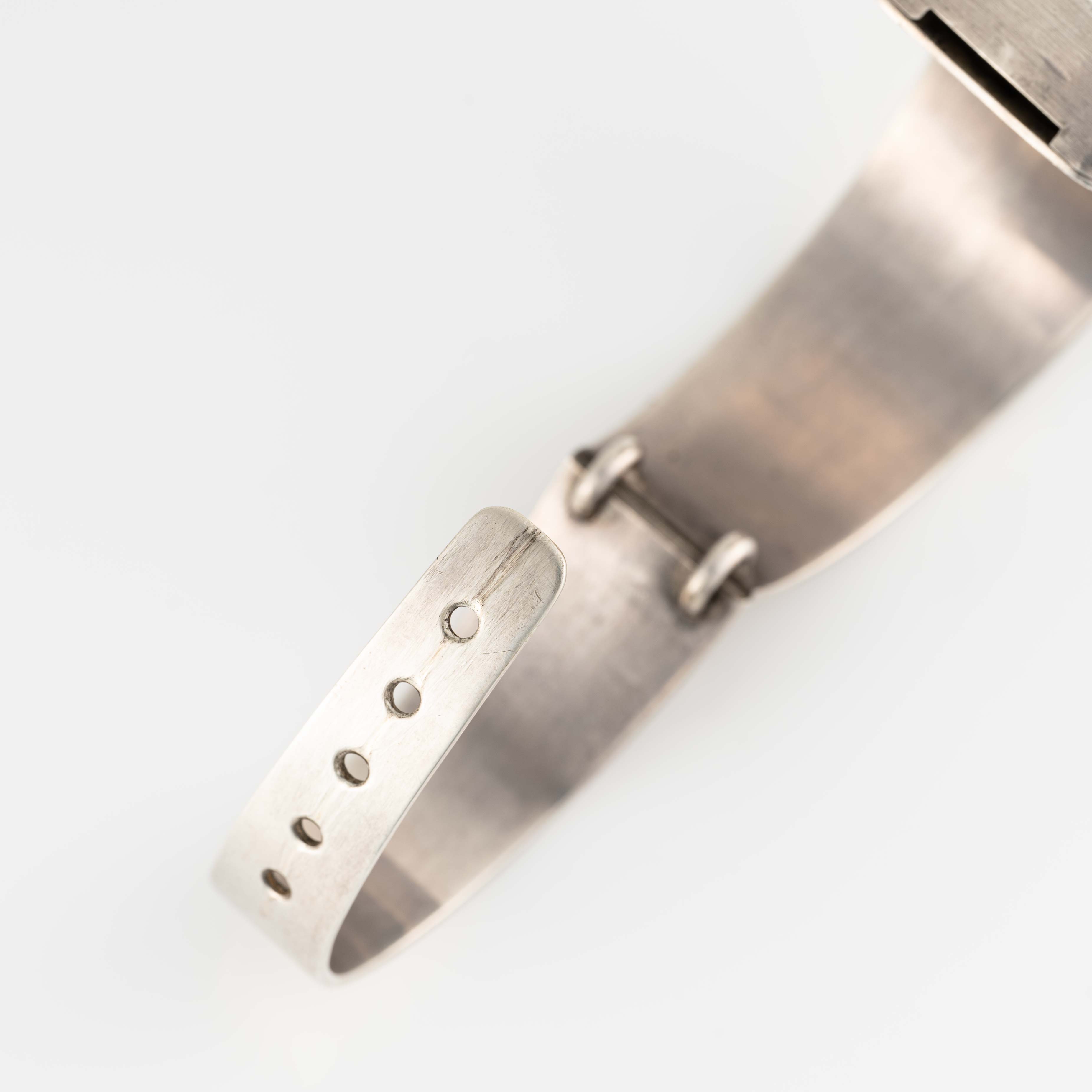 A VERY RARE SOLID SILVER HERMES BRACELET WATCH CIRCA 1970s, MADE BY JAEGER Movement: Manual wind, - Image 6 of 7