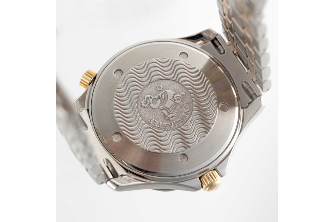 A GENTLEMAN'S LARGE SIZE STEEL & GOLD OMEGA SEAMASTER PROFESSIONAL 300M AUTOMATIC BRACELET WATCH - Image 6 of 6