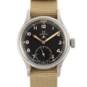 A GENTLEMAN'S STAINLESS STEEL BRITISH MILITARY OMEGA W.W.W. WRIST WATCH CIRCA 1945, PART OF THE 