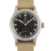 A GENTLEMAN'S BRITISH MILITARY RECORD W.W.W. WRIST WATCH CIRCA 1945, PART OF THE 