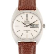A GENTLEMAN'S SIZE STAINLESS STEEL OMEGA CONSTELLATION CHRONOMETER DAY DATE WRIST WATCH CIRCA