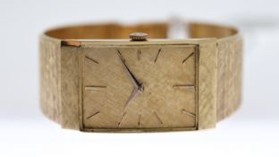 18CT UNIVERSAL GENEVE MECHANICAL WRISTWATCH 18822