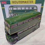 Sun Star 1/24-scale MODEL ROUTEMASTER COACH: RMC 1453 in London Transport Green Line livery (route
