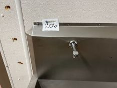 KNEE OPERATED SINK