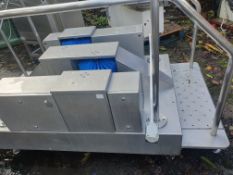 WALK-THROUGH BOOT WASHER