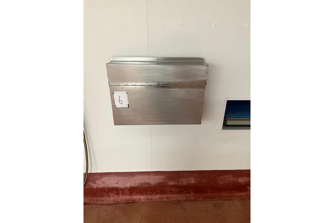 KNIFE BOX - Image 1 of 2