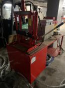 WORKBENCH INCLUDING HYDRAULIC PRESS