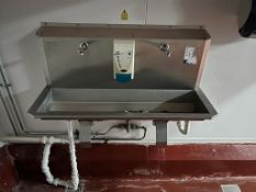 2 STATION KNEE OPERATED SINK