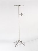 Michael Sailstorfer. ”Antenne (Kleiderständer) 27”.