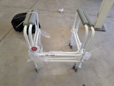 (Lot43) Walking Aids