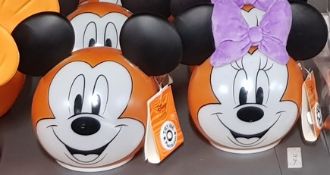 (131/8C) 26x Mixed Halloween Items To Include Disney.