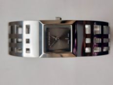 BURBERRY Bu4701 Vintage Sapphire Silver Ladies Watch