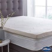 (R3) 1 x Memory Foam Mattress Topper. 2 x Pillows. 1 x Quilt