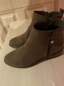 Ladies Shoe