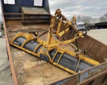 Gritter body and snow plough