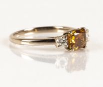 18 kt White Gold Three Stone Ring - 1.35ctw Fancy Colour & Colourless Diamond