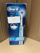 Oral-B Pro 1 Electric Toothbrush. RRP £35.00 - GRADE U