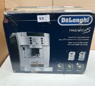 DeLonghi magnifica coffee machine. RRP £150 - GRADE U