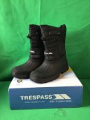 Mens Black Trespass Snow Boots Size 9