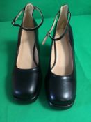 Ladies No Doubt Black Court Heels