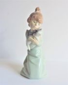 Lladro Girl With Kitten Figurine 5712 - Retired
