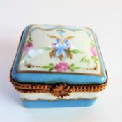 Vintage Hand Painted Limoges Porcelain Pill/Trinket Box Artist Signed