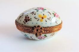 Vintage Peint Main Limoges France Egg Trinket Box Artist Signed