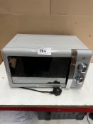 Swan Microwave. RRP £100 - GRADE U