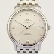 Omega / De Ville Co - Axial Automatic Chronometer Date - Gentlemen's Steel Wrist Watch